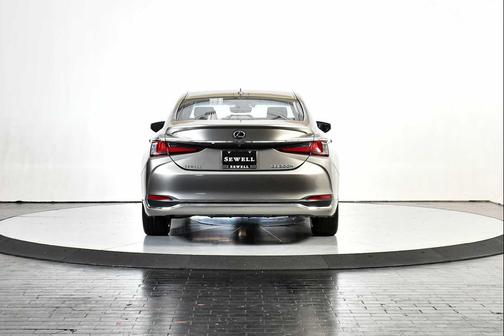 2019 Lexus ES 300h Base