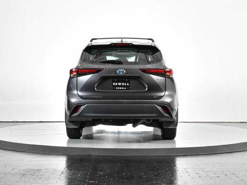 2024 Toyota Highlander Hybrid XLE