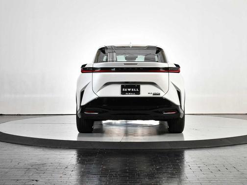 2023 Lexus RZ 450e Luxury