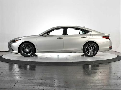 2023 Lexus ES 300h Base