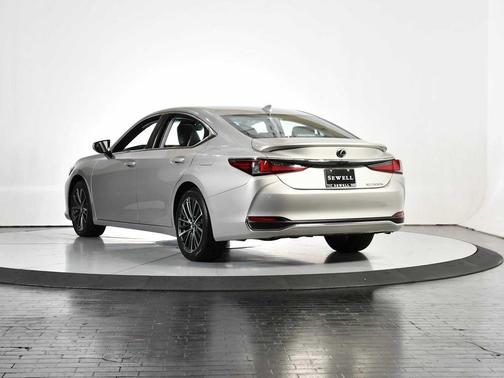 2023 Lexus ES 300h Base