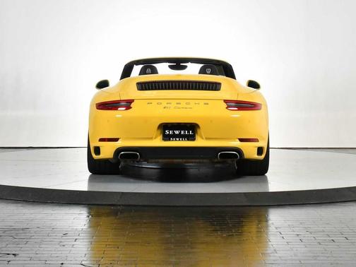 2017 Porsche 911 Carrera