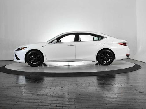 2024 Lexus ES 300h F SPORT Handling