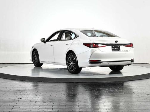 Eminent White Pearl 2024 Lexus ES 250 Base