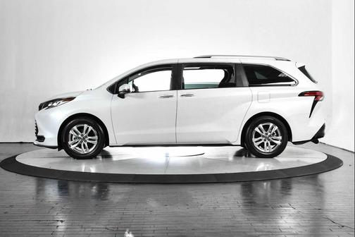 Wind Chill Pearl 2022 Toyota Sienna Limited