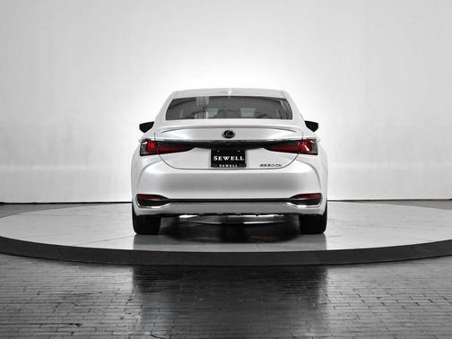 2023 Lexus ES 300h Base