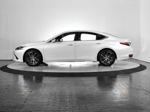 2023 Lexus ES 300h Base