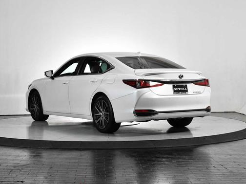 2023 Lexus ES 300h Base