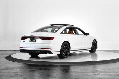 Glacier White Metallic 2023 Audi S8 4.0T