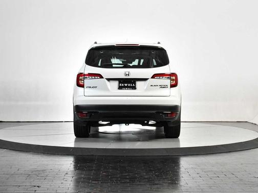 2022 Honda Pilot AWD Black Edition