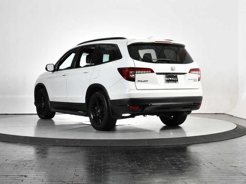 2022 Honda Pilot AWD Black Edition