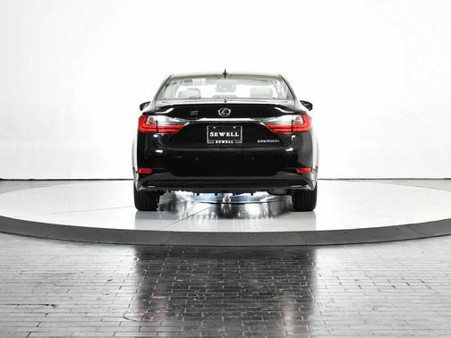 2018 Lexus ES 300h Base