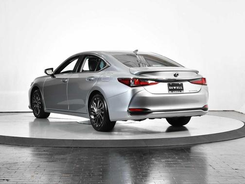 2025 Lexus ES 300h Ultra Luxury