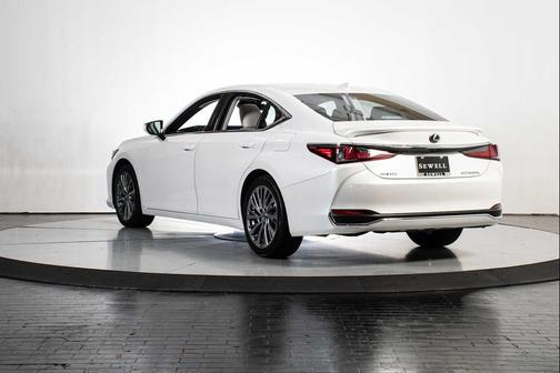 Eminent White Pearl 2023 Lexus ES 300h Ultra Luxury