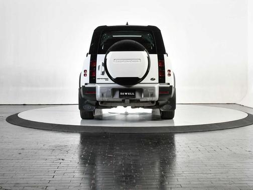 2023 Land Rover Defender 130 SE