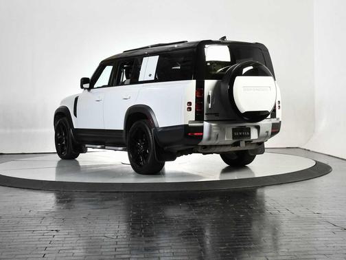 2023 Land Rover Defender 130 SE