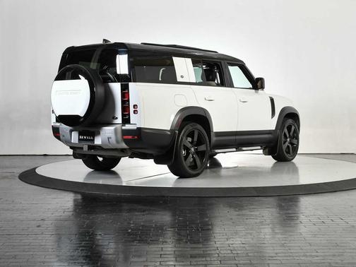 2023 Land Rover Defender 130 SE