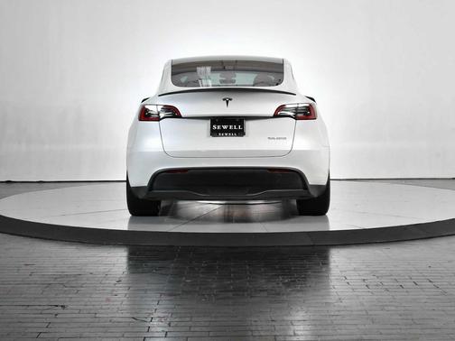Pearl White Multi-Coat 2023 Tesla Model Y Performance Dual Motor All-Wheel Drive