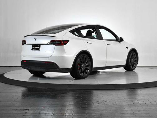 Pearl White Multi-Coat 2023 Tesla Model Y Performance Dual Motor All-Wheel Drive