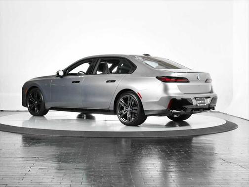 2023 BMW 740 i