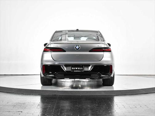 2023 BMW 740 i