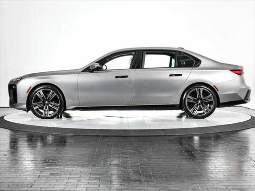 2023 BMW 740 i