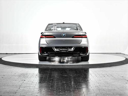 2023 BMW 740 i