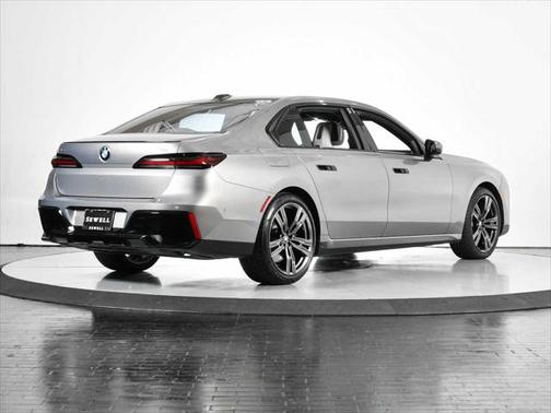 2023 BMW 740 i