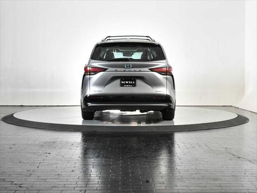 2025 Toyota Sienna Platinum 7 Passenger
