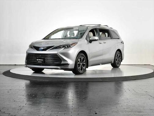 2025 Toyota Sienna Platinum 7 Passenger