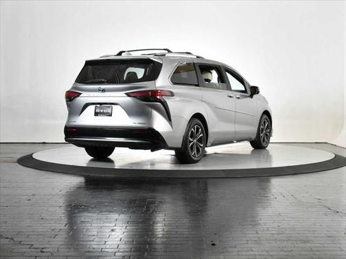 2025 Toyota Sienna Platinum 7 Passenger