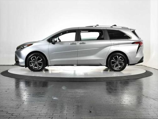 2025 Toyota Sienna Platinum 7 Passenger
