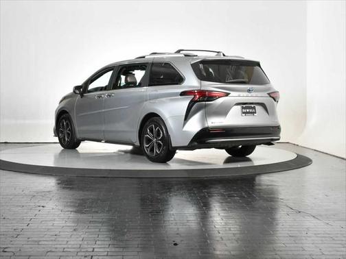2025 Toyota Sienna Platinum 7 Passenger