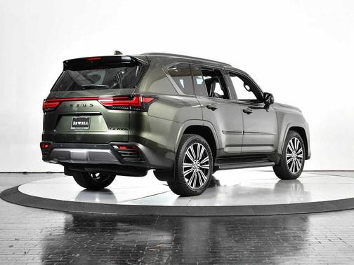 2025 Lexus LX 700h Luxury