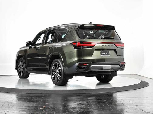 2025 Lexus LX 700h Luxury