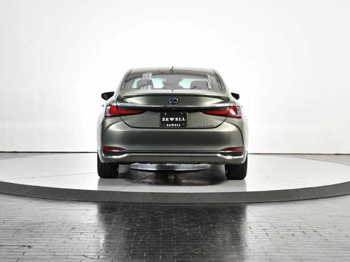 2019 Lexus ES 300h Base