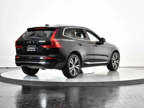2023 Volvo XC60 B5 Plus Bright Theme
