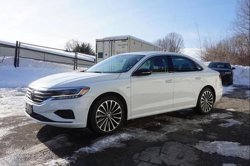 2022 Volkswagen Passat 2.0T Limited Edition