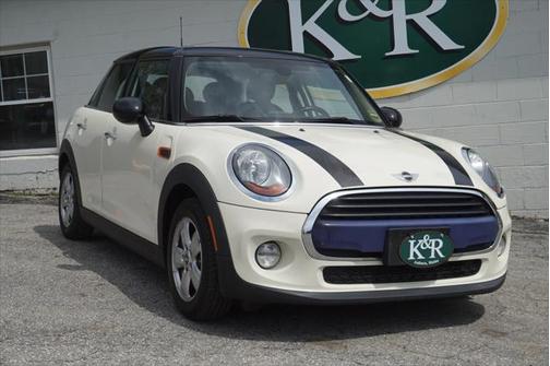 2017 MINI Hardtop Cooper