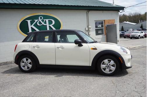 2017 MINI Hardtop Cooper