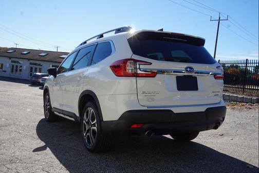 Crystal White Pearl 2024 Subaru Ascent Limited 7-Passenger