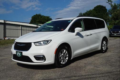 Bright White Clearcoat 2022 Chrysler Pacifica Touring L