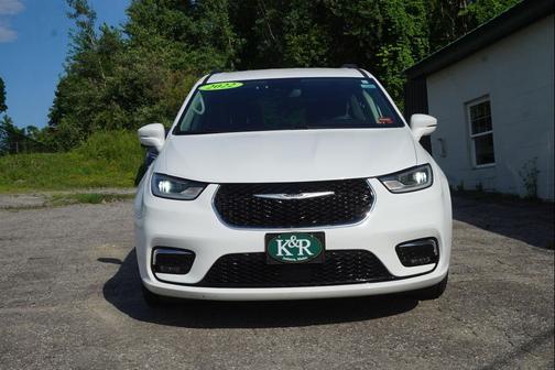 Bright White Clearcoat 2022 Chrysler Pacifica Touring L
