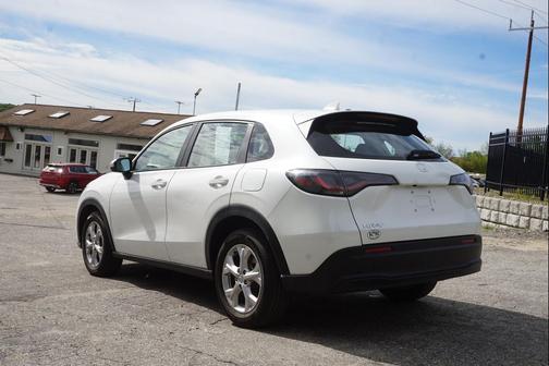 Platinum White Pearl 2024 Honda HR-V LX