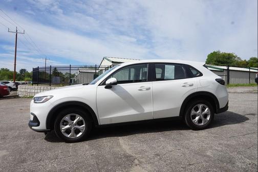 Platinum White Pearl 2024 Honda HR-V LX