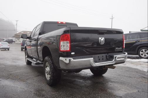 2022 RAM 2500 Tradesman Crew Cab 4x4 6'4' Box