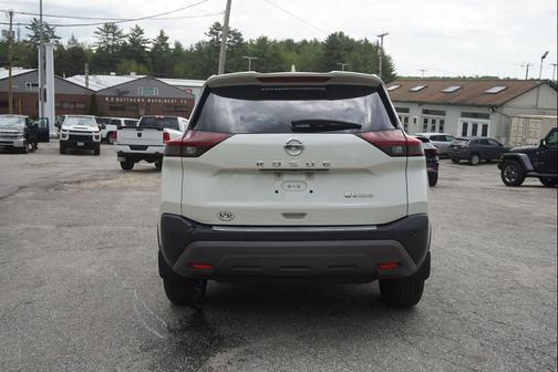 Pearl White Tricoat 2021 Nissan Rogue SV