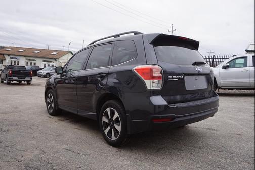 Dark Gray Metallic 2018 Subaru Forester 2.5i Limited