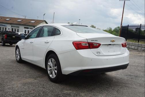 Summit White 2024 Chevrolet Malibu FWD 1LT