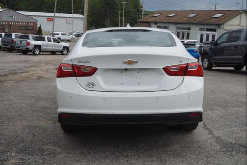 Summit White 2024 Chevrolet Malibu FWD 1LT